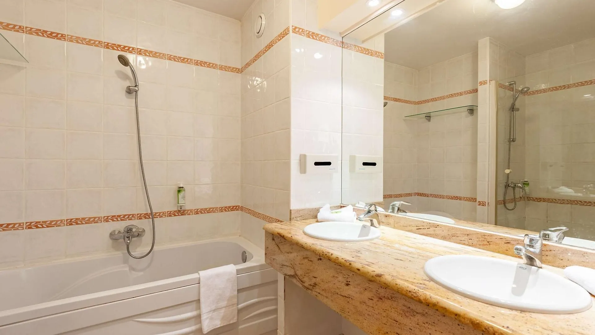 Residhotel Golf Grand Avignon Vedène Francia